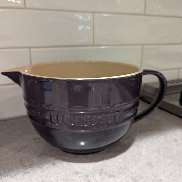Le Creuset Stoneware Batter Bowl - Deep Purple with Cream Interior - Picture 7 of 9